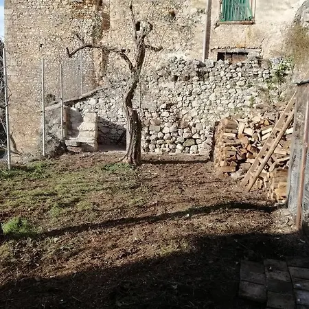 Casa Con Giardino Holiday home Pettorano sul Gizio